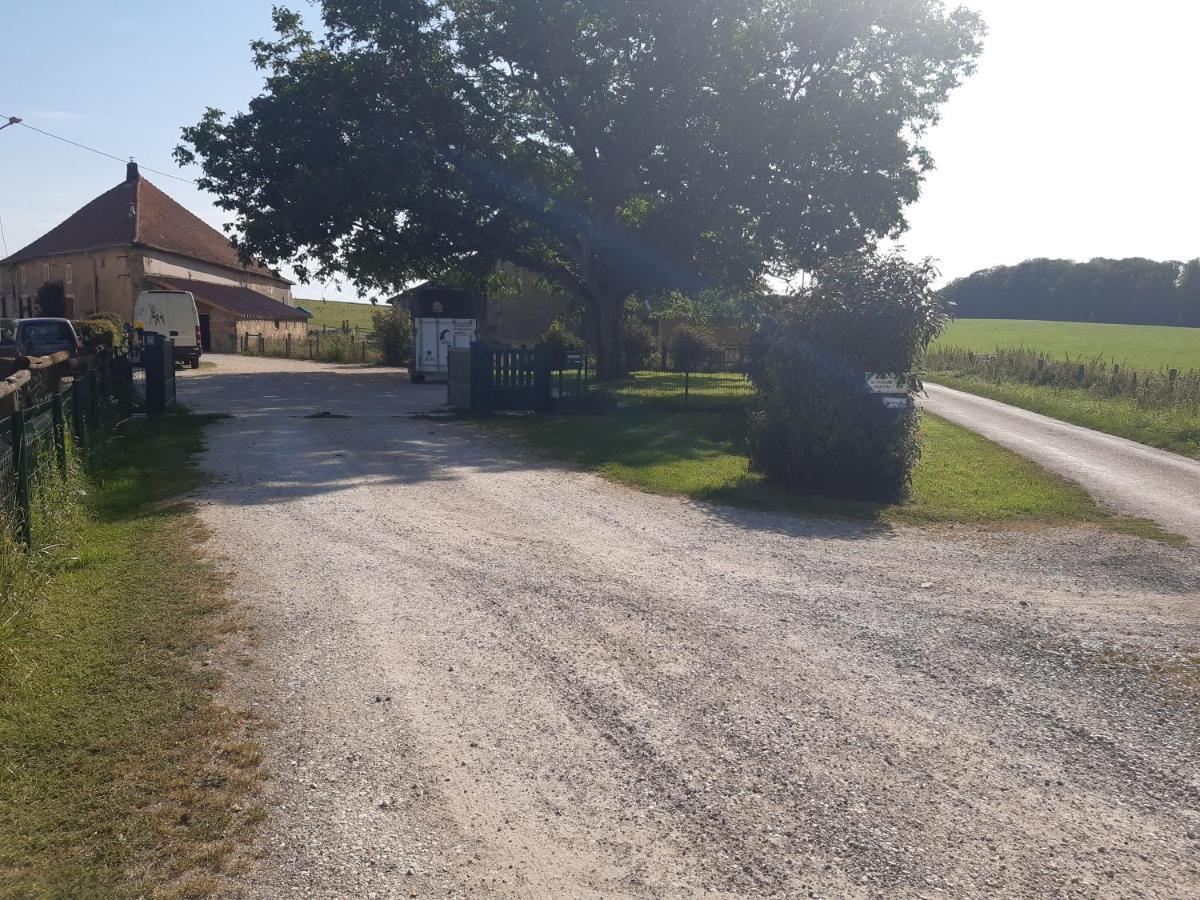 Ferme Des Champs Hotel Vrecourt Exterior foto